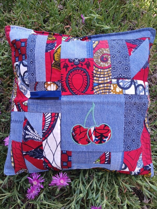 20250606_145622 Housse coussin Cerises bleu et rouge
