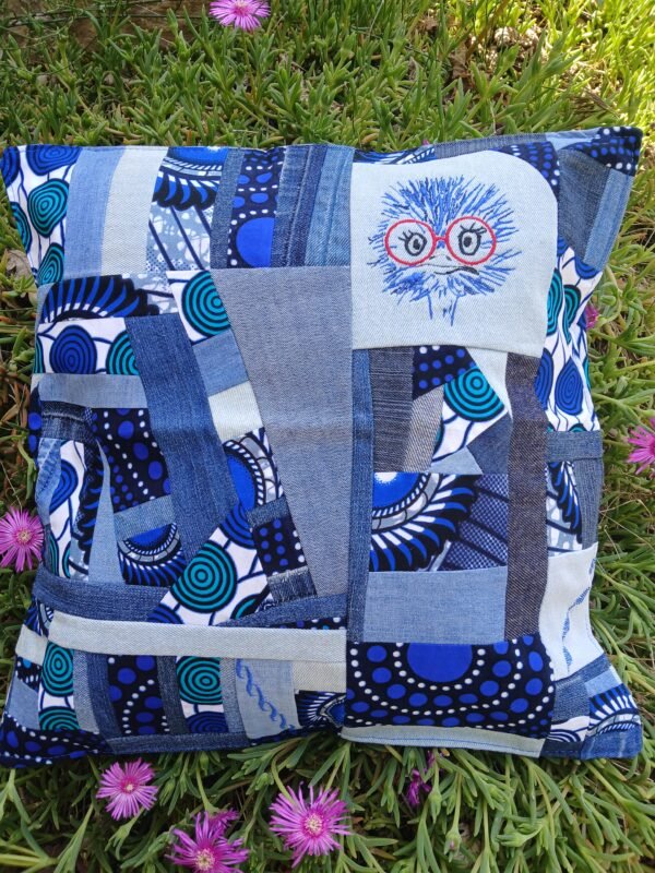 20250606_150038 Housse coussin autruche bleue