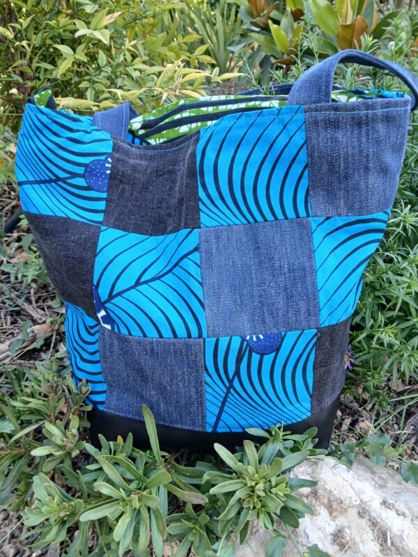 20250701_175319 Sac Patchwork carrés Wax turquoise et jean