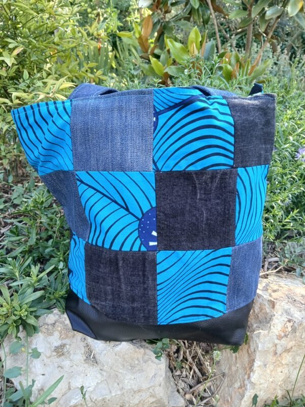 20250701_175338 Sac Patchwork carrés Wax turquoise et jean