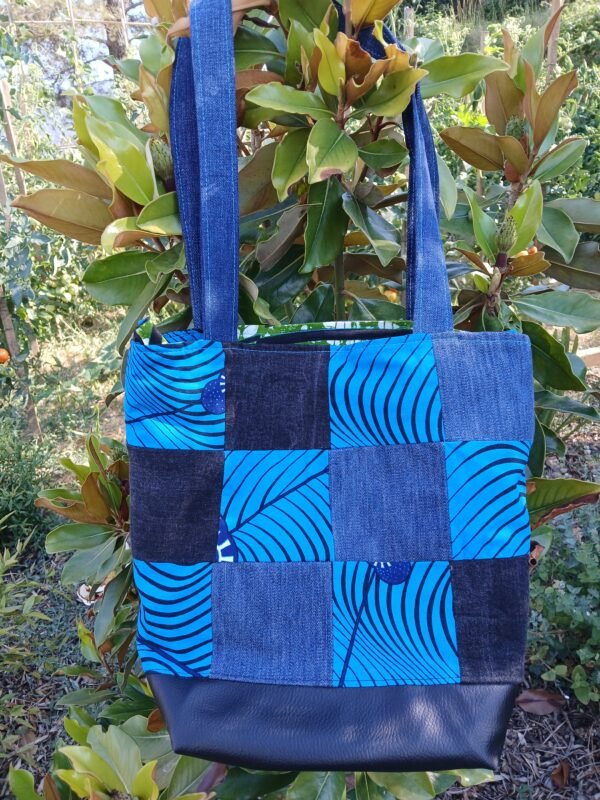 20250701_175535 Sac Patchwork carrés Wax turquoise et jean