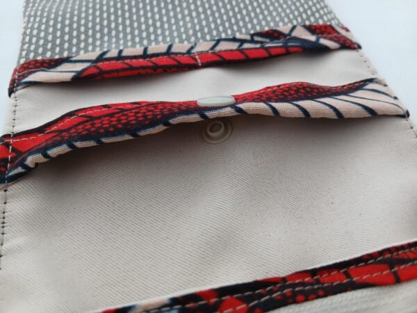 20250827_115608 Portefeuille multi poches beige et rouge