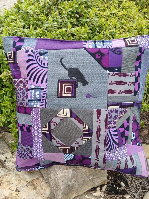 20250924_102826 Housse coussin chat joueur violet