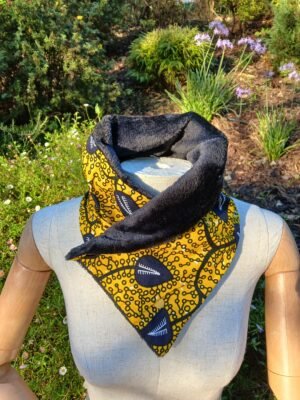 Cache cou jaune et noir