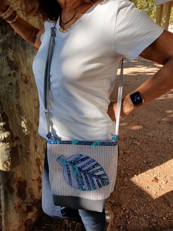 20250929_165452 Sac velours gris déco feuille