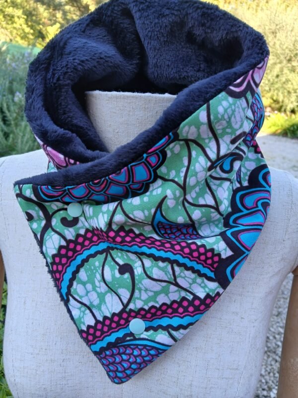 Cache cou vert bleu et rose