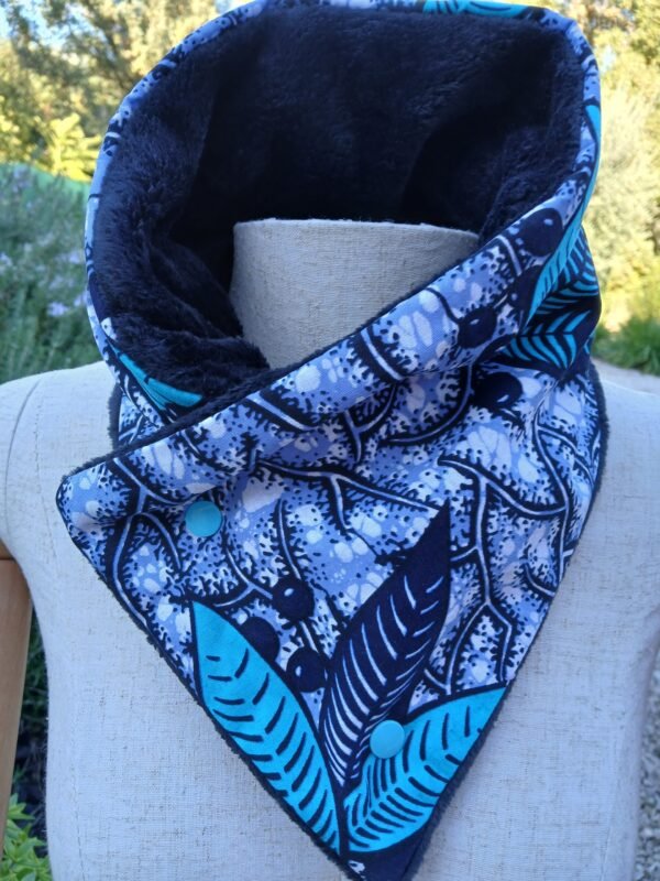 Cache cou bleu et turquoise, olives noires