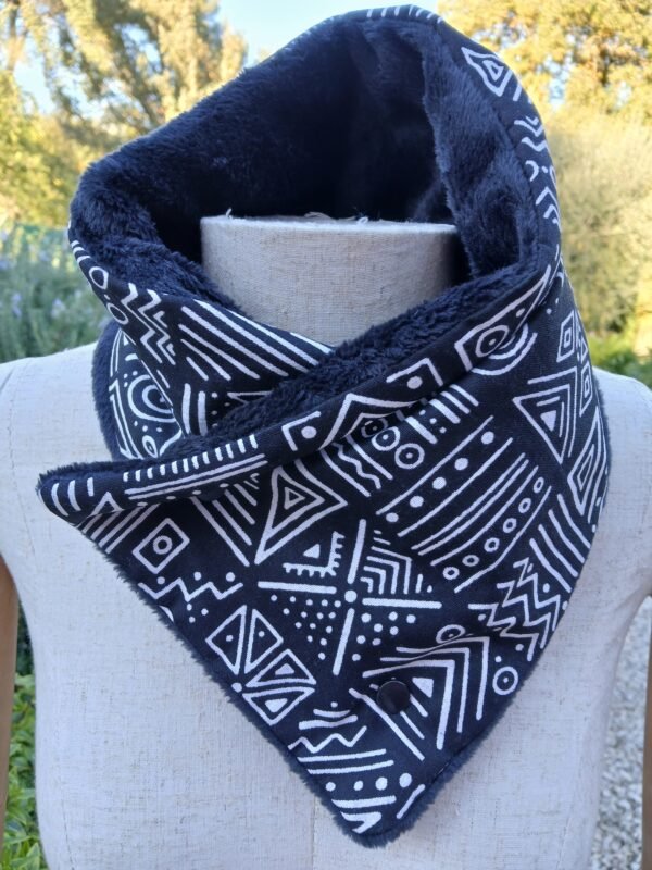 Cache cou noir motifs blancs 1
