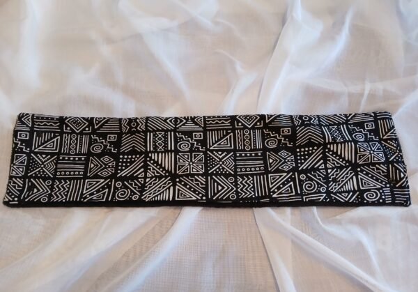 Cache cou noir motifs blancs 1