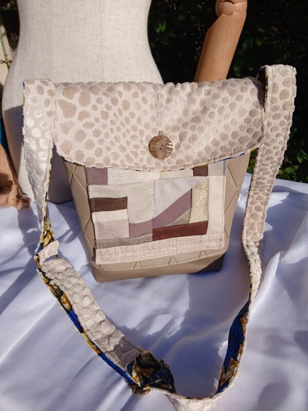 20260129_153047 Sac beige poche patchwork