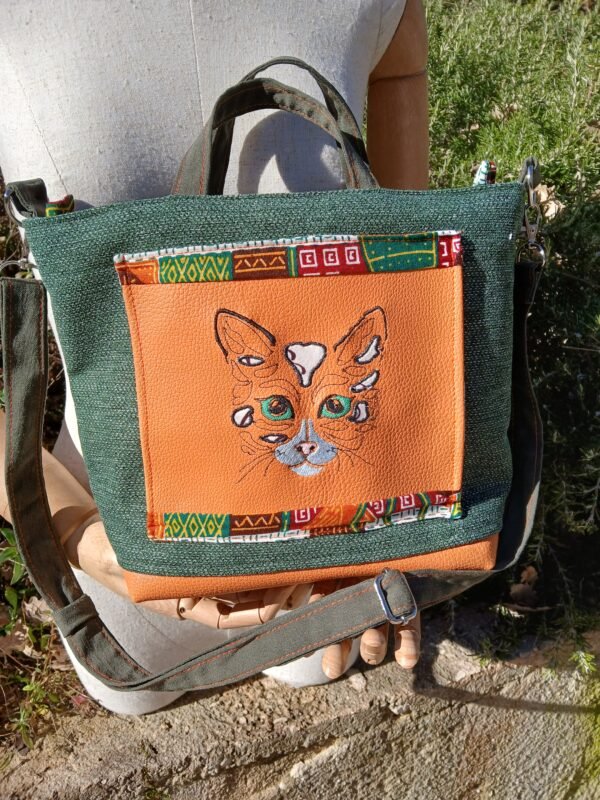 20260217_104559 Sac poche simili brodée Chat
