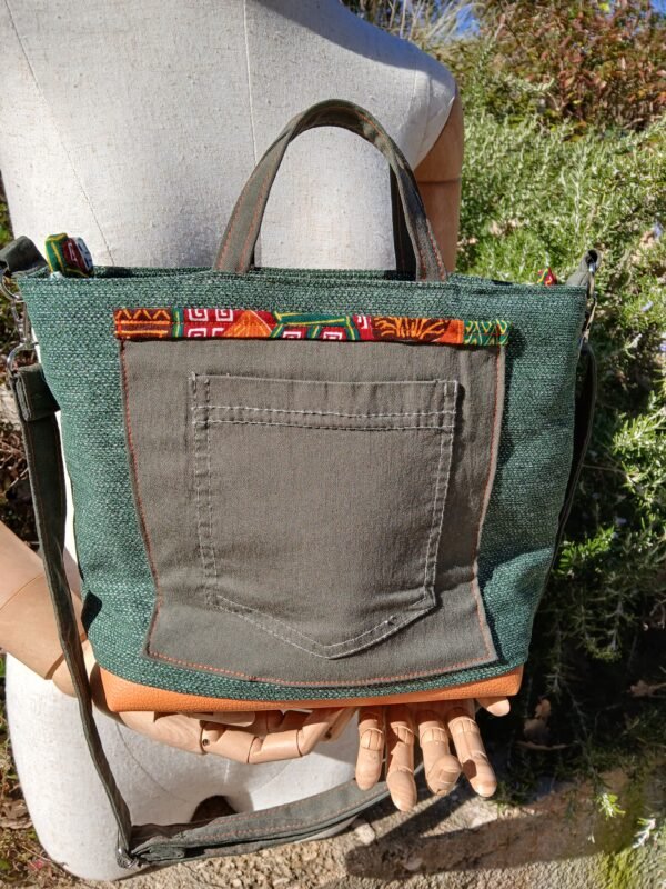 20260217_104618 Sac poche simili brodée Chat