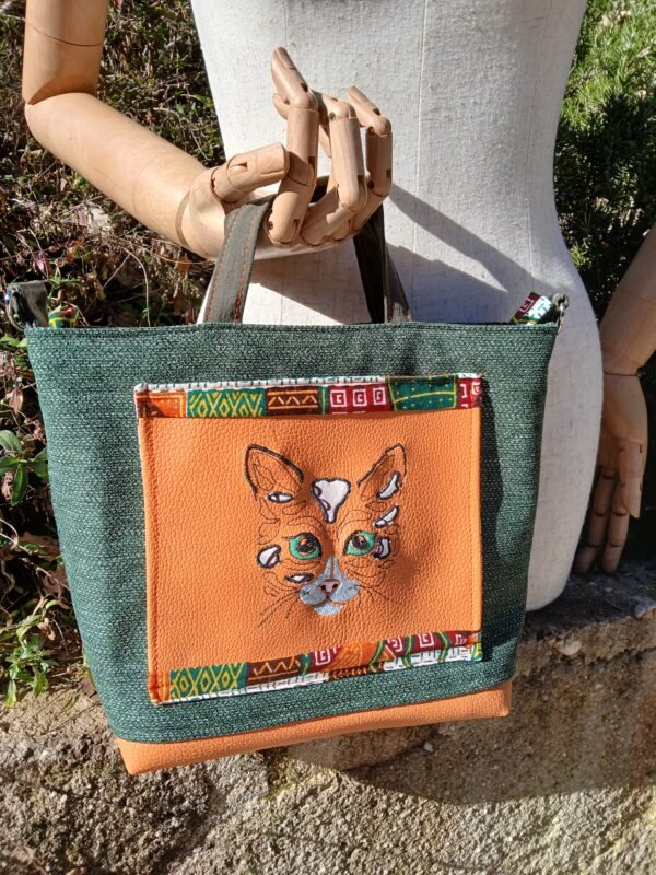 20260217_104957 Sac poche simili brodée Chat