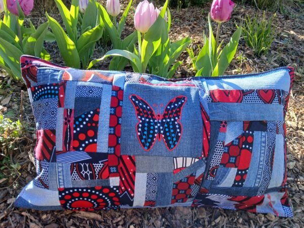 Housse coussin papillon rouge et bleu